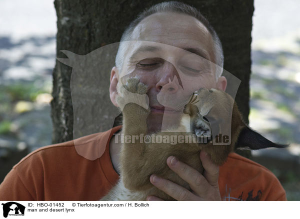 Mann und Karakal / man and desert lynx / HBO-01452