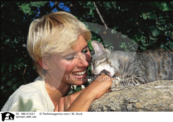 woman with cat / MS-01421