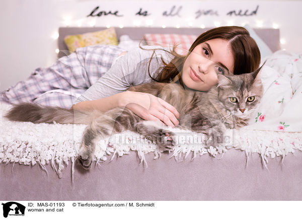 Frau und Katze / woman and cat / MAS-01193
