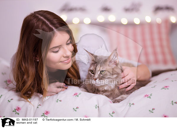 woman and cat / MAS-01197