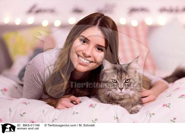 woman and cat / MAS-01198