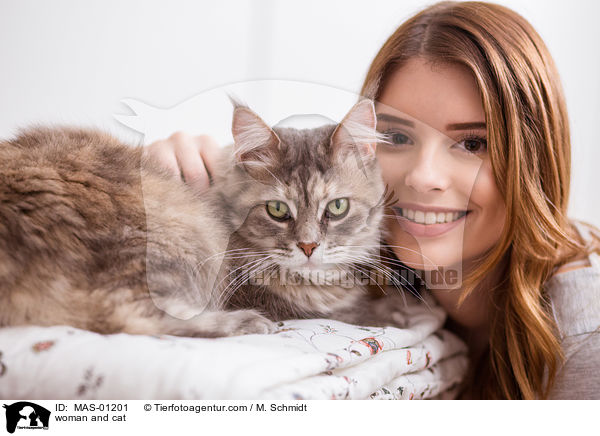 Frau und Katze / woman and cat / MAS-01201