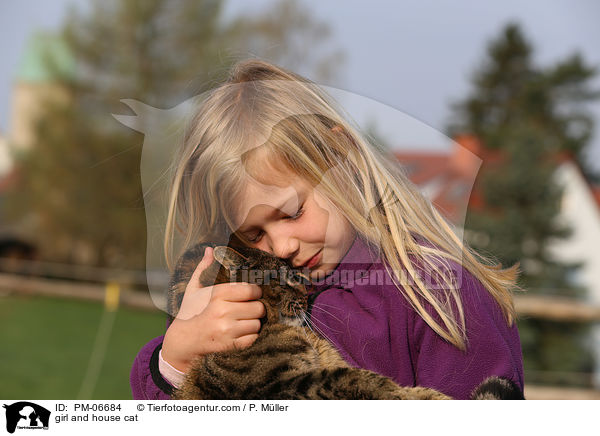 girl and house cat / PM-06684