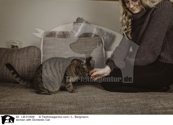 woman with Domestic Cat / LB-01699