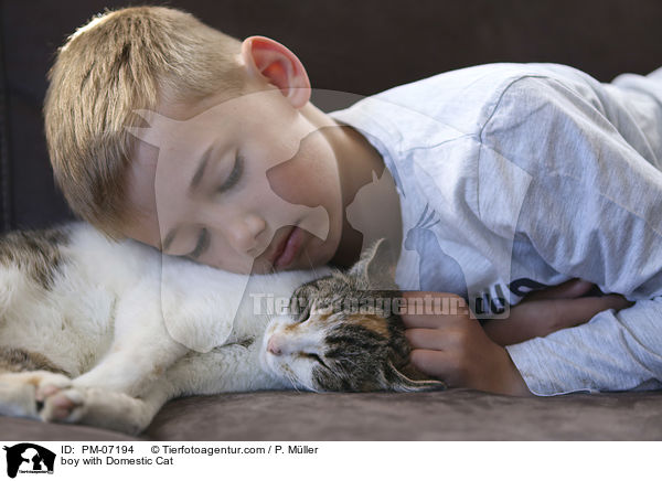 boy with Domestic Cat / PM-07194