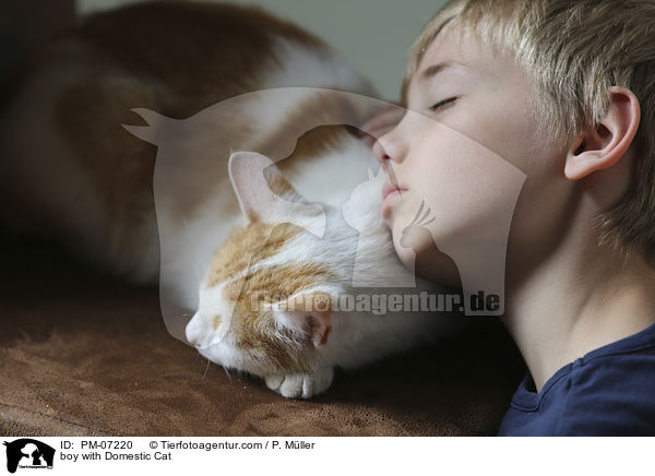 boy with Domestic Cat / PM-07220