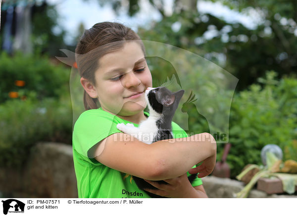 girl and kitten / PM-07571