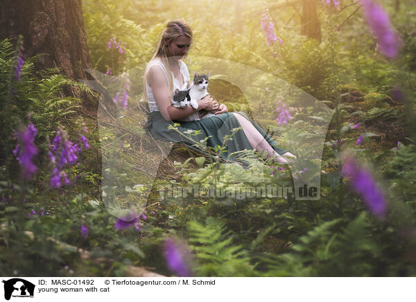 junge Frau mit Katze / young woman with cat / MASC-01492