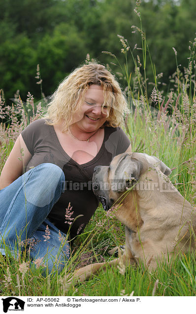 Frau mit Antikdogge / woman with Antikdogge / AP-05062