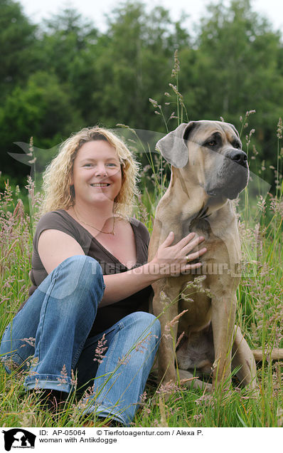 Frau mit Antikdogge / woman with Antikdogge / AP-05064