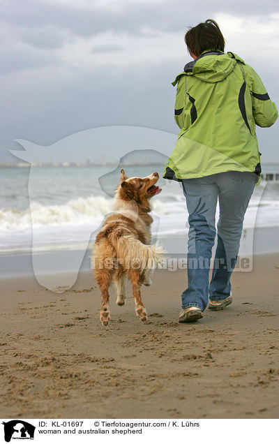 woman and australian shepherd / KL-01697