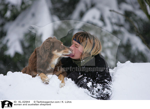 Frau und Australian Shepherd / woman and australian shepherd / KL-02944