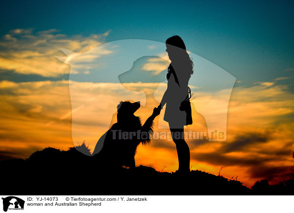 Frau und Australian Shepherd / woman and Australian Shepherd / YJ-14073