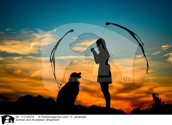 Frau und Australian Shepherd / woman and Australian Shepherd / YJ-14076