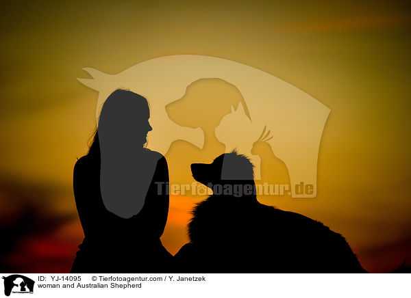 Frau und Australian Shepherd / woman and Australian Shepherd / YJ-14095
