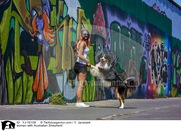 woman with Australian Shepherd / YJ-16108