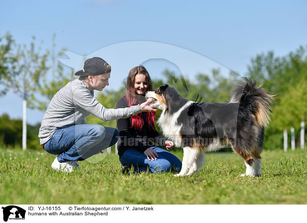 Menschen mit Australian Shepherd / humans with Australian Shepherd / YJ-16155
