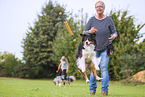 womans with Australian Shepherds
