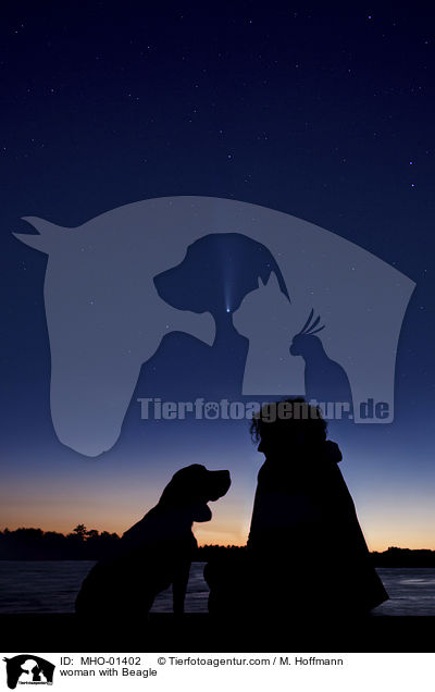 Frau mit Beagle / woman with Beagle / MHO-01402