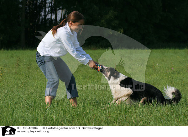 woman plays with dog / SS-15384