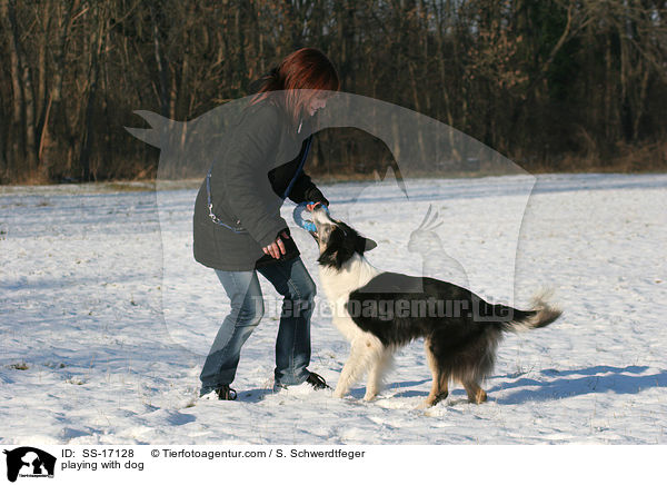 playing with dog / SS-17128