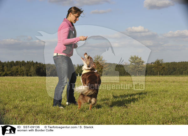 Frau mit Border Collie / woman with Border Collie / SST-09136