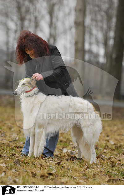 Frau und Barsoi / woman and Borzoi / SST-06348