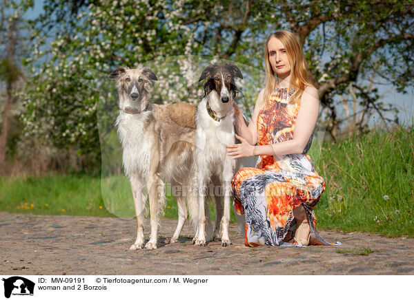 Frau und 2 Barsois / woman and 2 Borzois / MW-09191