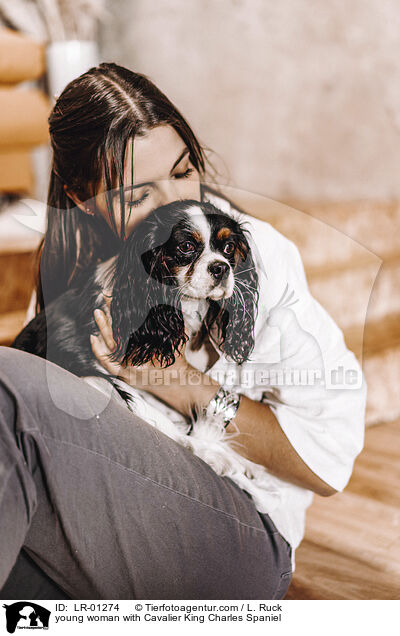 young woman with Cavalier King Charles Spaniel / LR-01274
