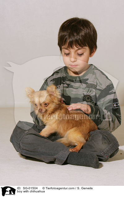 boy with chihuahua / SG-01504