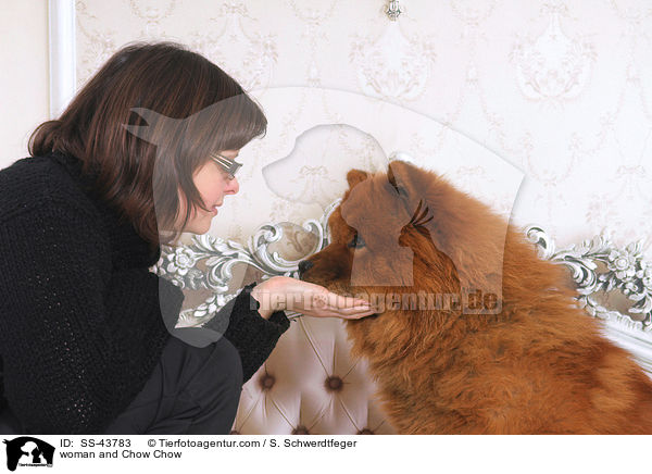 Frau und Chow-Chow / woman and Chow Chow / SS-43783