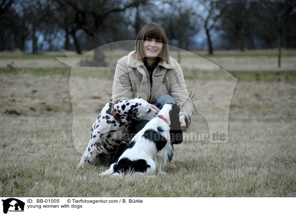 junge Frau mit Hunden / young woman with dogs / BB-01005