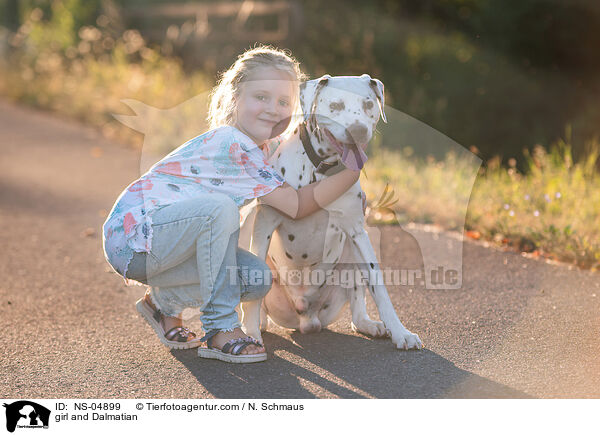 Mdchen und Dalmatiner / girl and Dalmatian / NS-04899