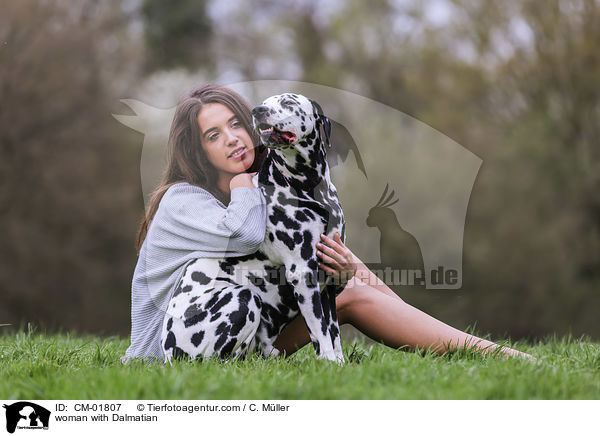 Frau mit Dalmatiner / woman with Dalmatian / CM-01807