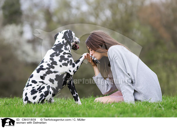 Frau mit Dalmatiner / woman with Dalmatian / CM-01809