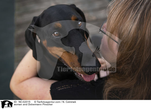 Frau und Dobermann / woman and Dobermann Pinscher / NC-02015