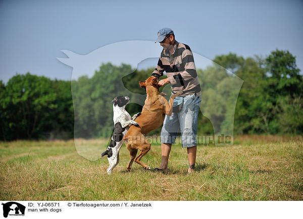 man with dogs / YJ-06571
