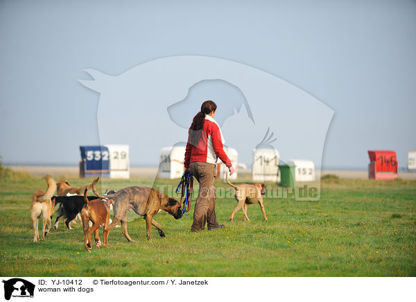 Frau mit Hunden / woman with dogs / YJ-10412