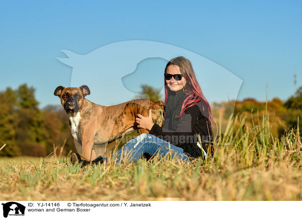 woman and German Boxer / YJ-14146