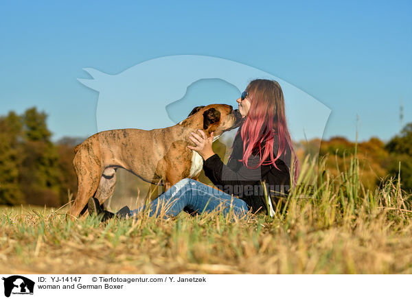 woman and German Boxer / YJ-14147