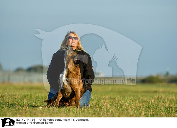 woman and German Boxer / YJ-14155
