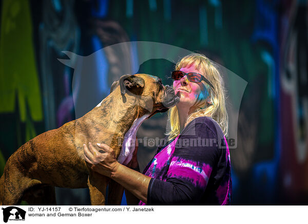 woman and German Boxer / YJ-14157