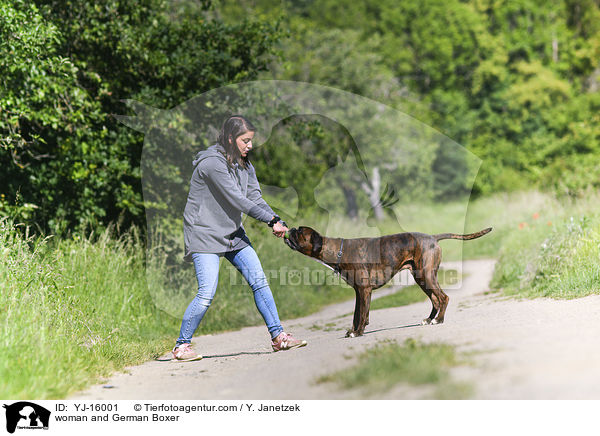 Frau und Deutscher Boxer / woman and German Boxer / YJ-16001