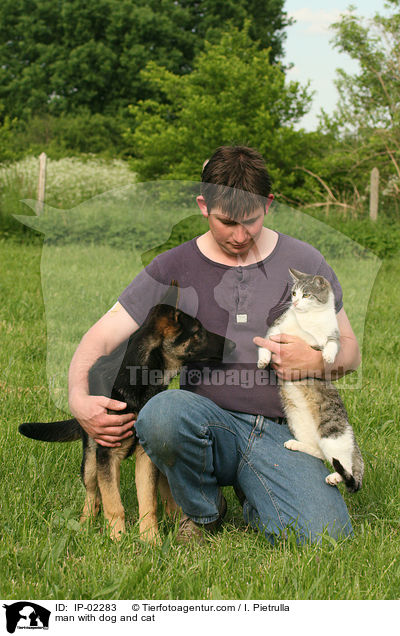 man with dog and cat / IP-02283