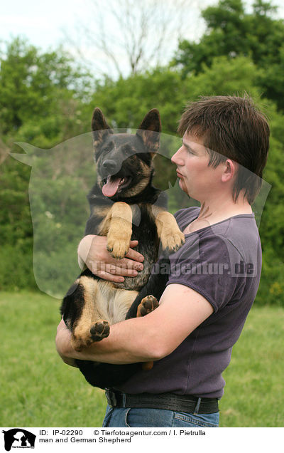 man and German Shepherd / IP-02290
