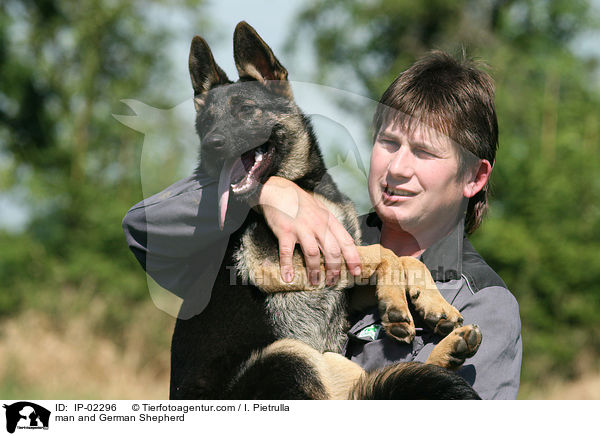 man and German Shepherd / IP-02296