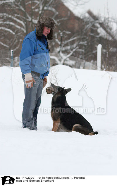 Mann und Deutscher Schferhund / man and German Shepherd / IP-02329