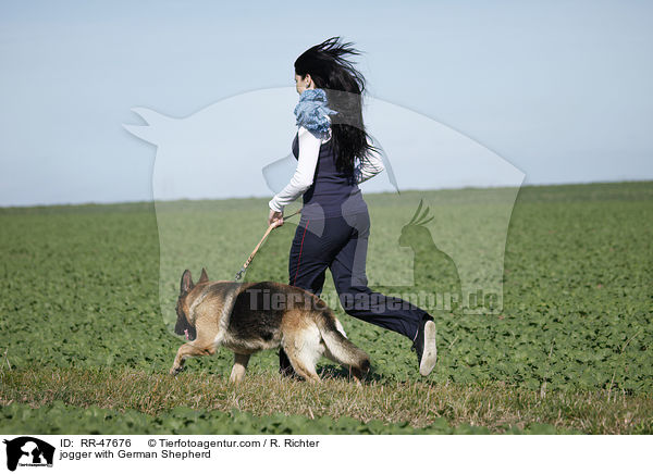 Joggerin mit Deutschem Schferhund / jogger with German Shepherd / RR-47676