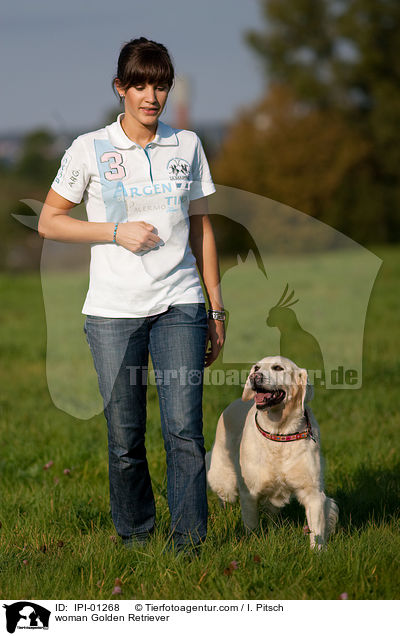 Frau und Golden Retriever / woman Golden Retriever / IPI-01268