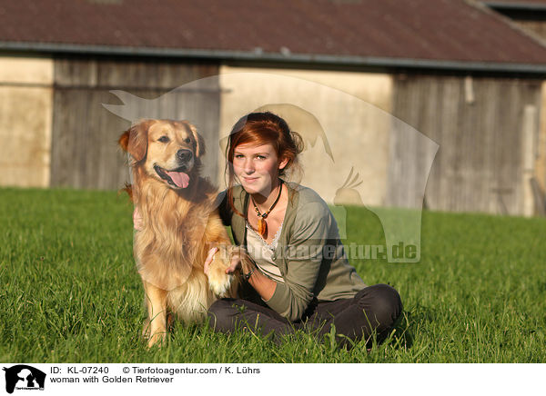 Frau mit Golden Retriever / woman with Golden Retriever / KL-07240